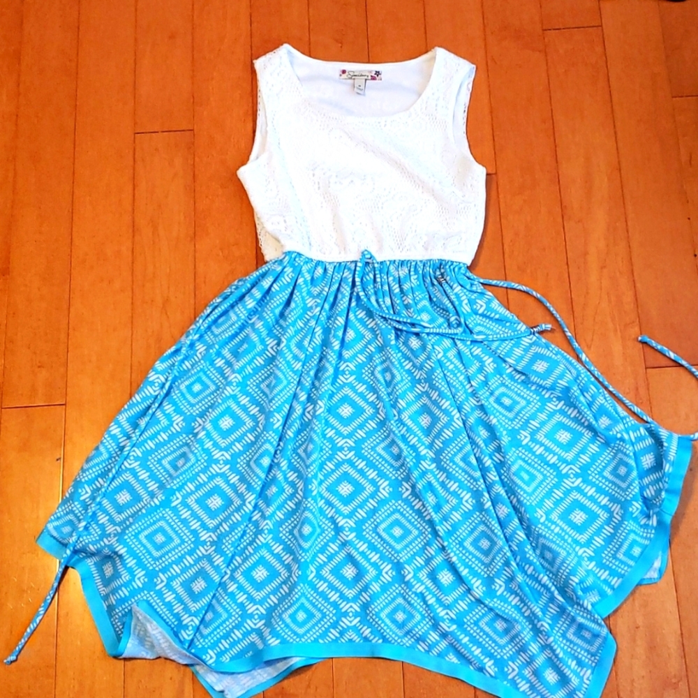 Bpue and white print kids dress